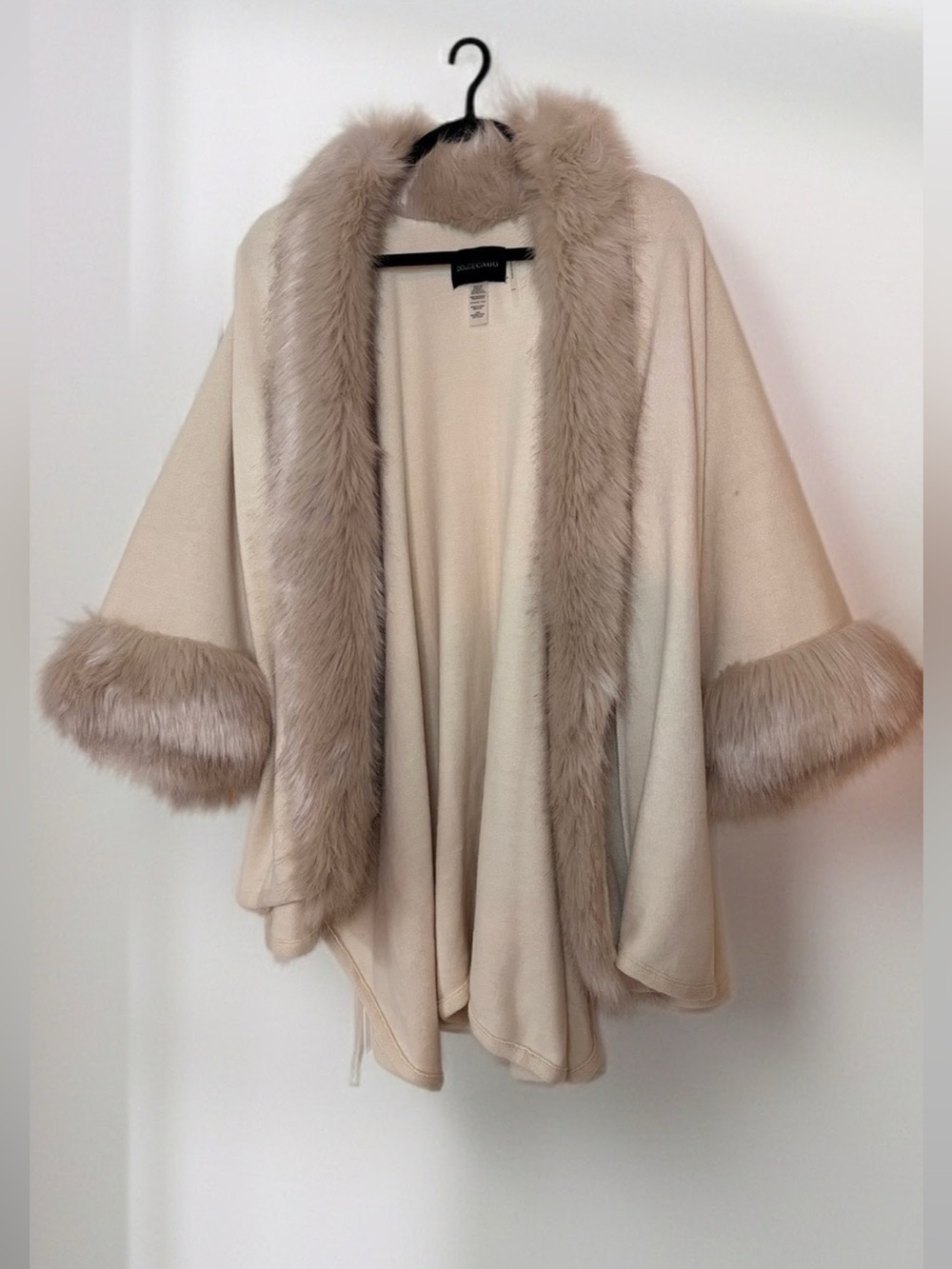 Dolce Cabo Faux Fur Trim Poncho Cape Cream Knit Cozy Wrap S/M